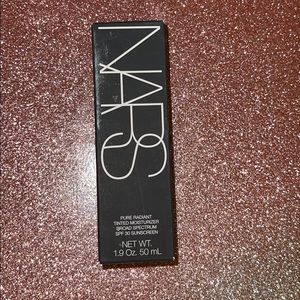 Nars Pure Radiant Tinted Moisturizer
